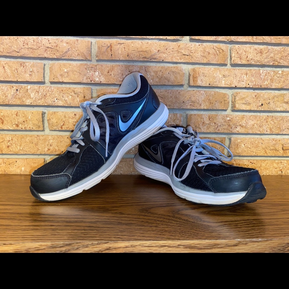 NIKE Women's Size 8.5